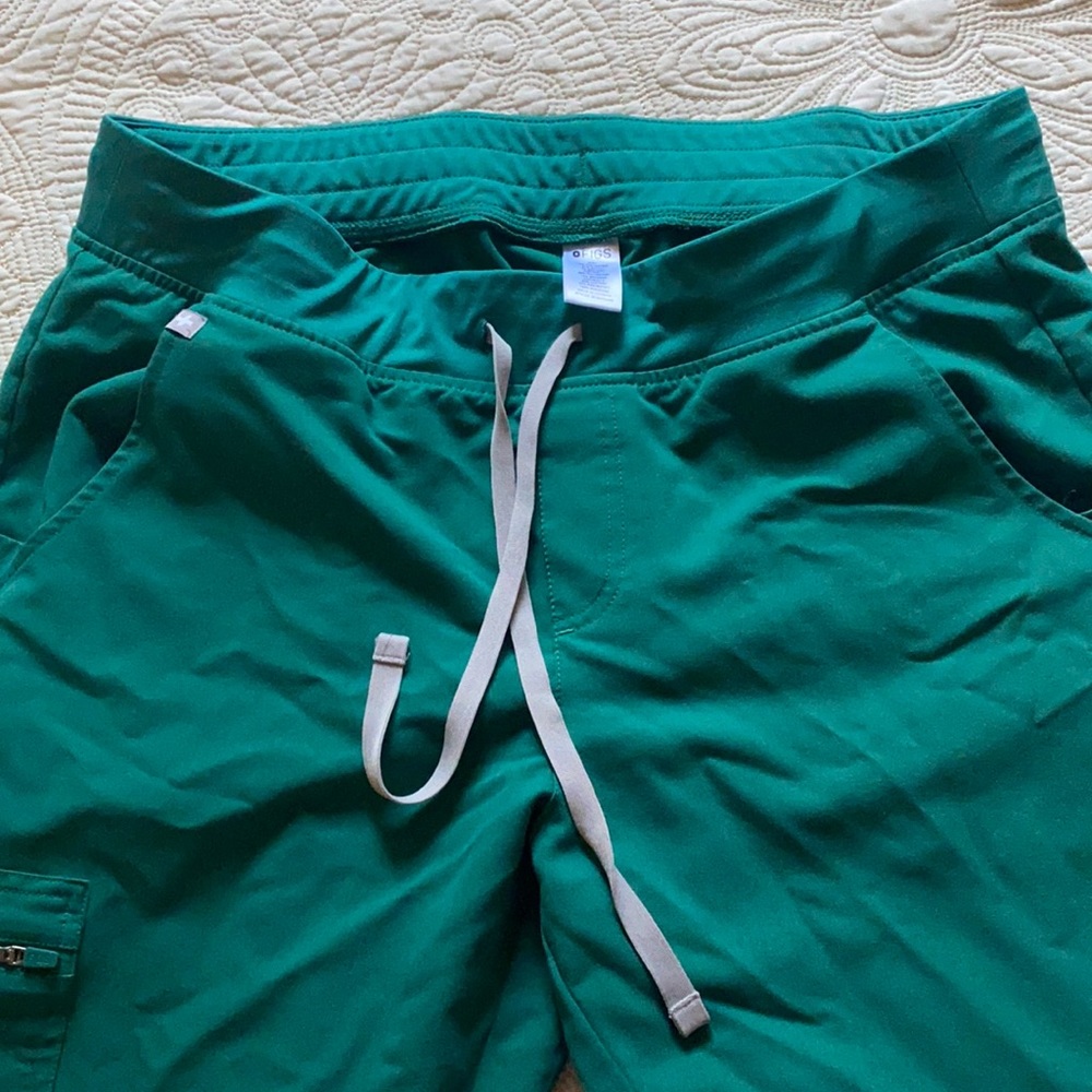Size L women’s Scrubs FIGS